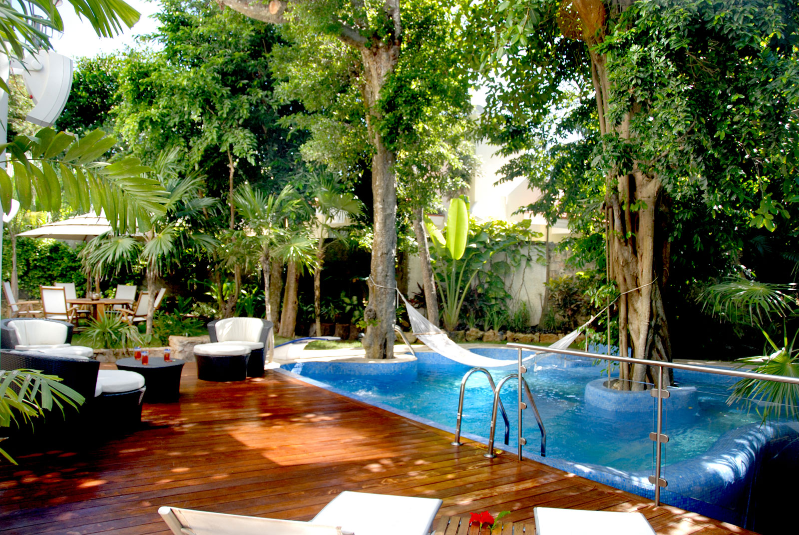 Casa Los Charcos in Playa del Carmen Swimming pool, outdoor living and dining, garden