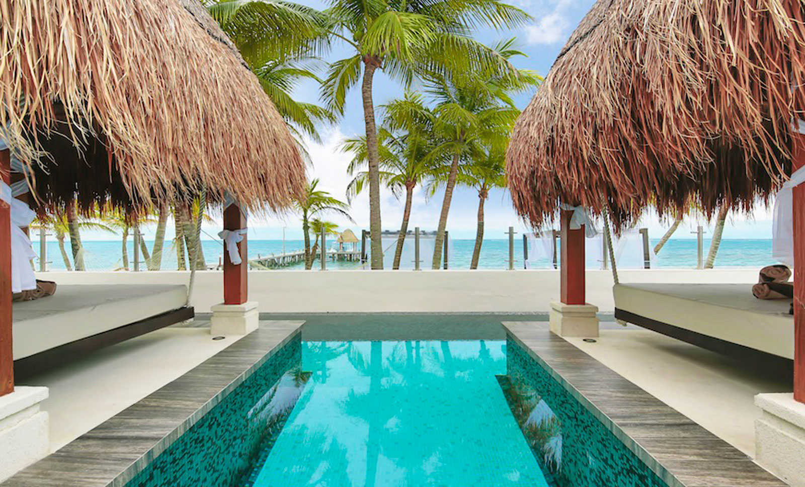 Azul Esmeralda in Puerto Morelos swimming pool and pool day beds with ocean view