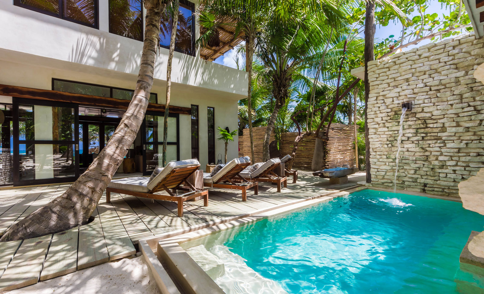 Casa Chukum in Tulum Villa, swimming pool and sun loungers
