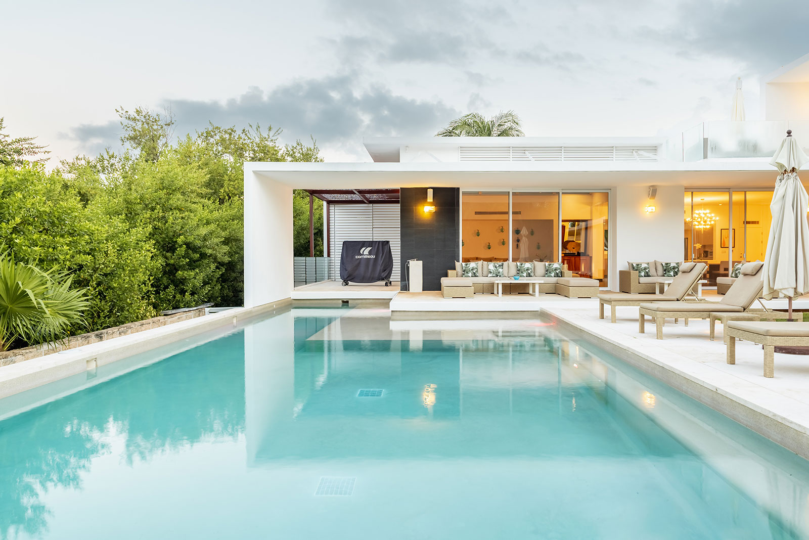 Casa Marazul in Cancun Pool and villa front view