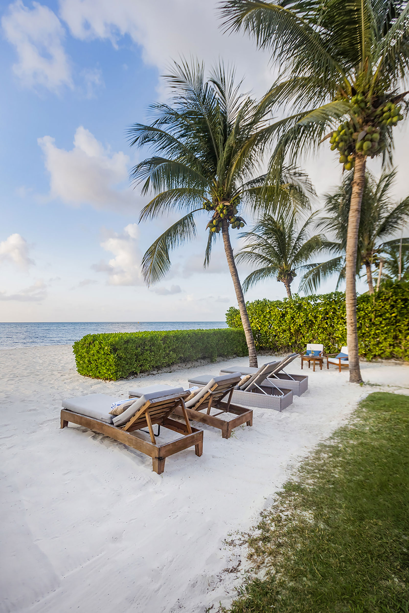 Villa Grace in Cozumel Sun loungers and beach