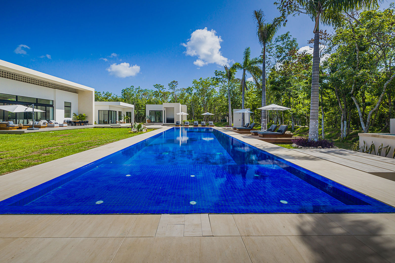 Villa L'and at Mariposa in Cozumel Swimming pool and garden