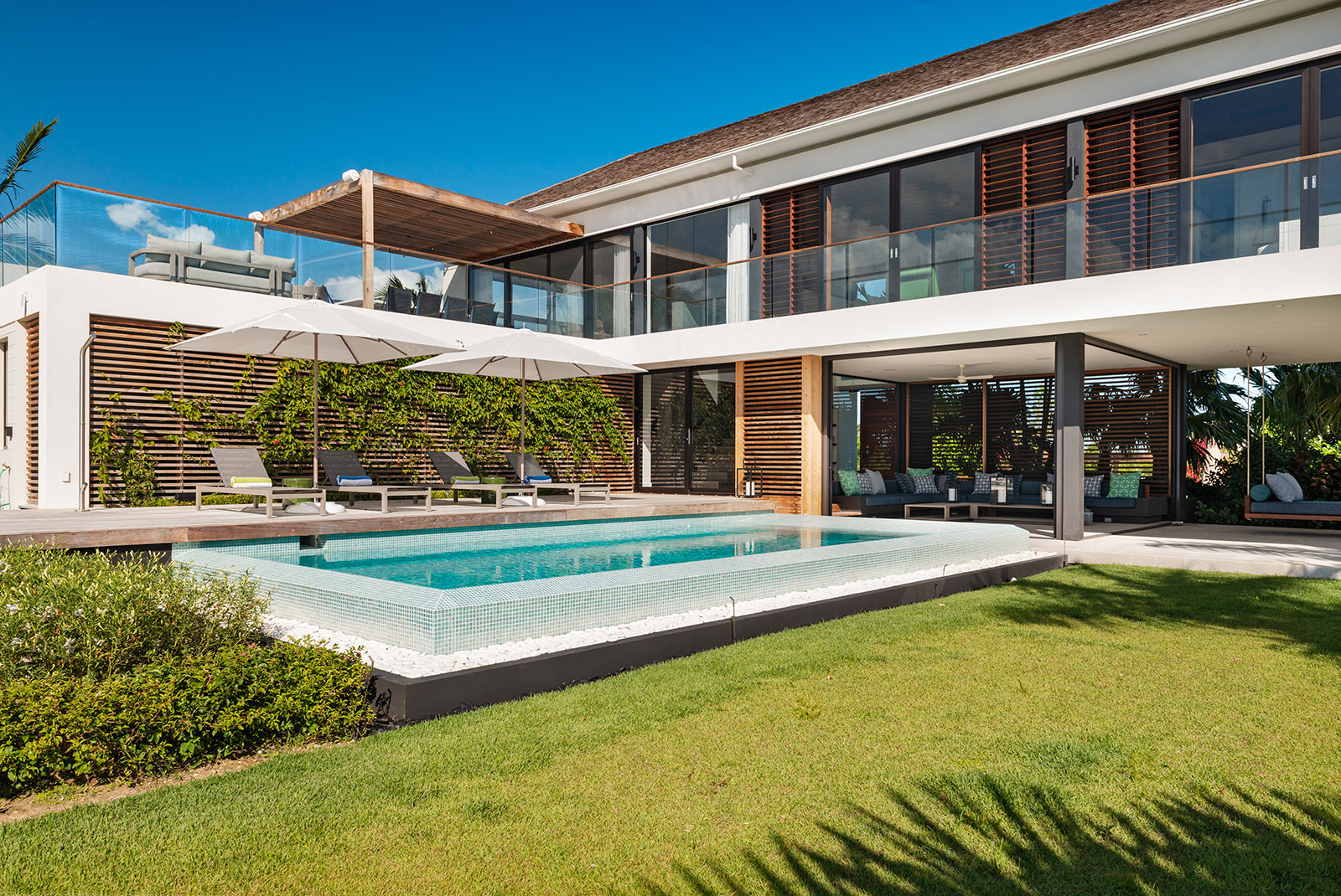 Maya_Luxe_Turks_and_Caicos_Luxury_Villas_Experiences_Aqua_Verde_4