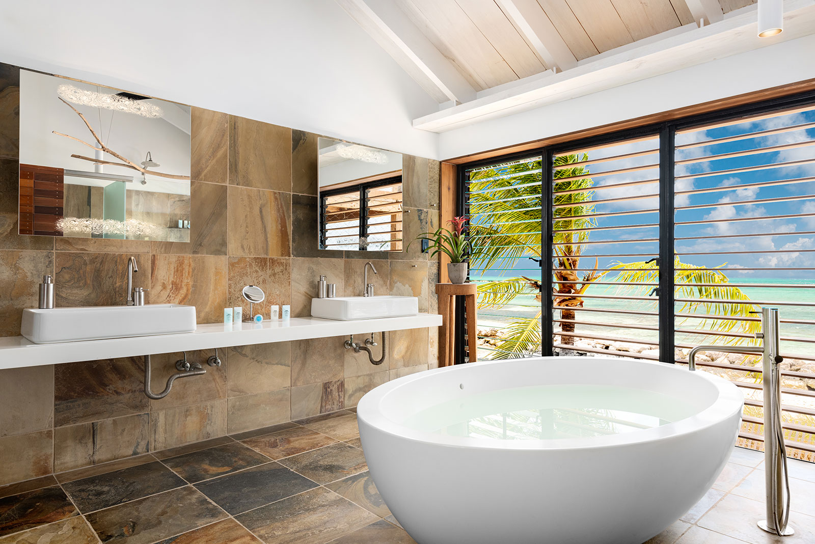 Maya_Luxe_Turks_and_Caicos_Luxury_Villas_Experiences_Silver_Sands_28