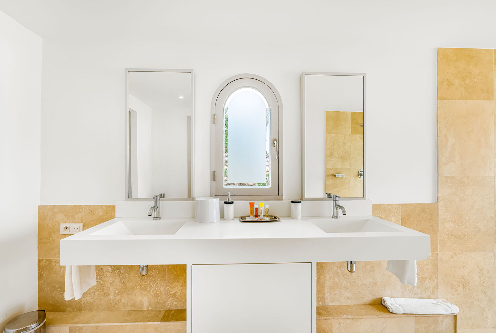 Maya_Luxe_Luxury_Villas_Experiences_St_Martin_VIlla_Sandyline_Copy-of-111