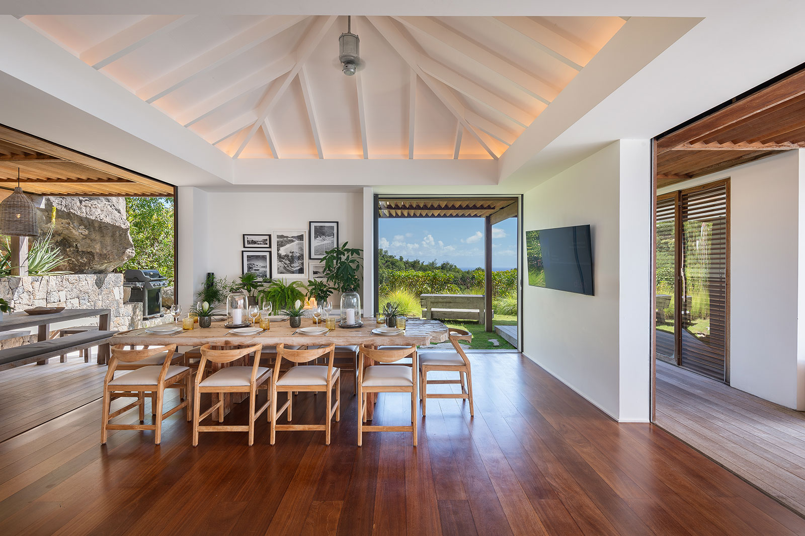 Maya_Luxe_Luxury_Villas_Experiences_St_Barths_Floating_garden_17
