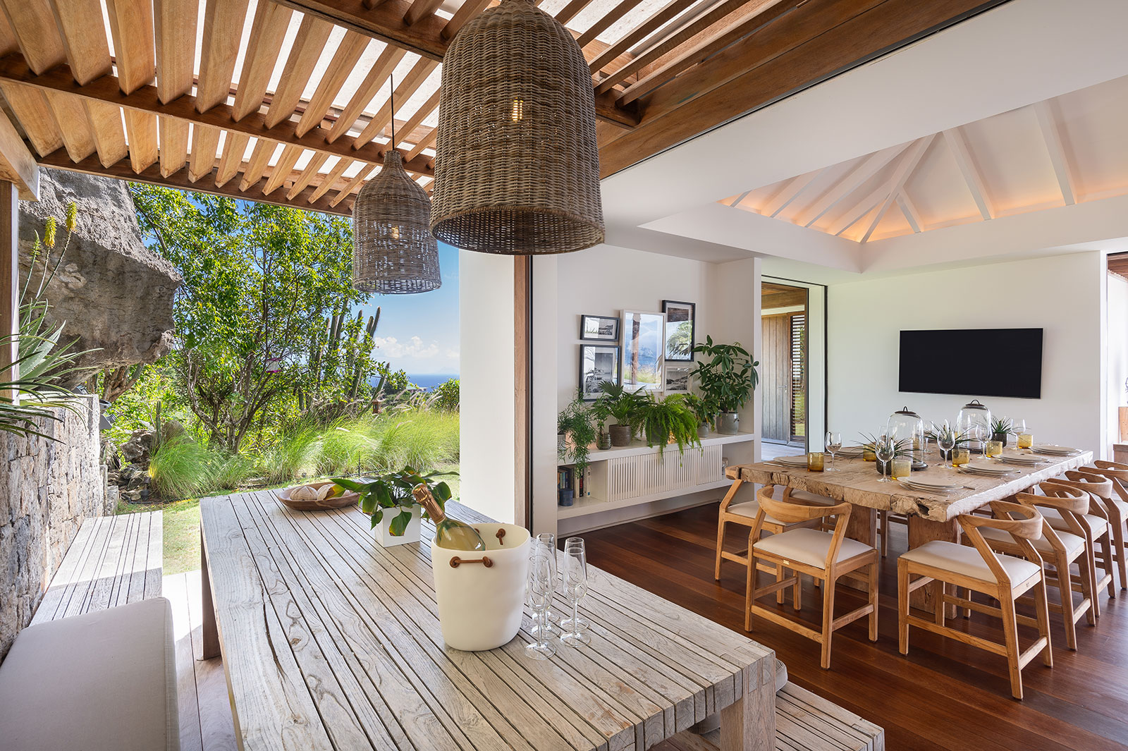 Maya_Luxe_Luxury_Villas_Experiences_St_Barths_Floating_garden_18