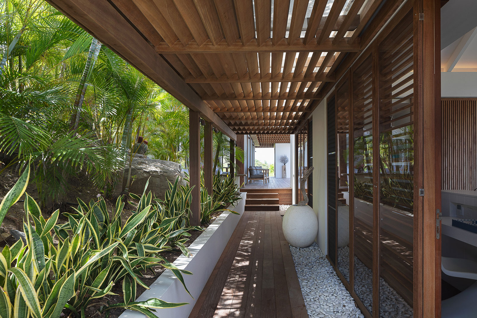 Maya_Luxe_Luxury_Villas_Experiences_St_Barths_Floating_garden_26
