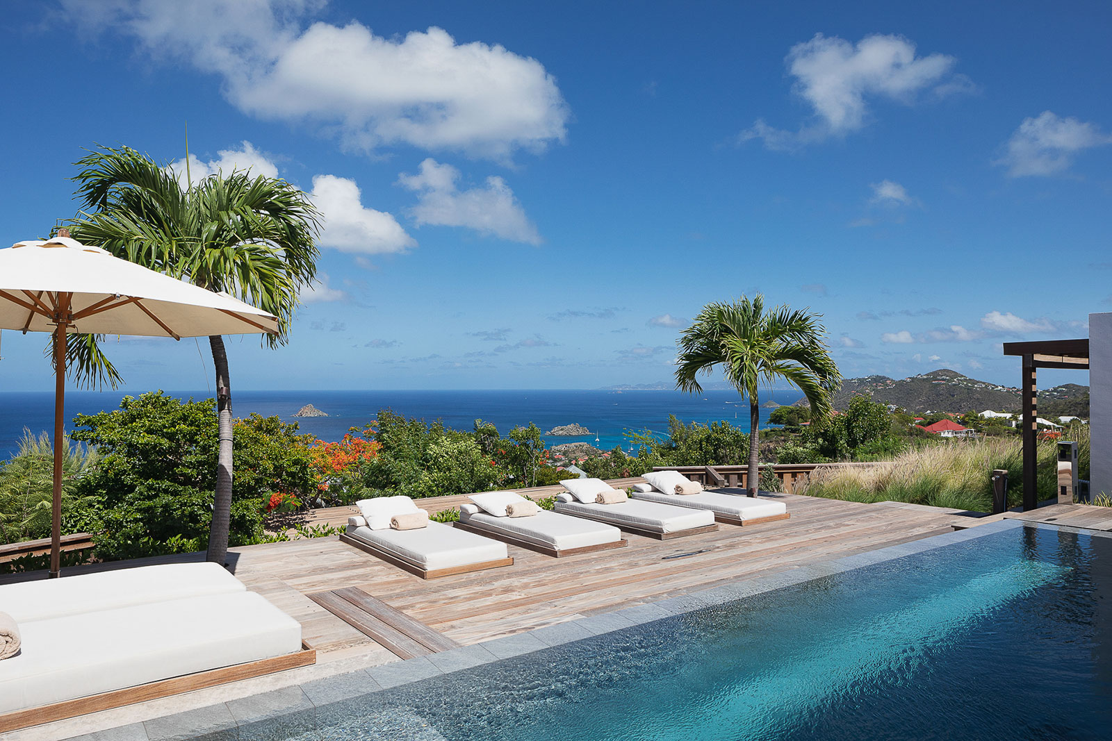Maya_Luxe_Luxury_Villas_Experiences_St_Barths_Floating_garden_3