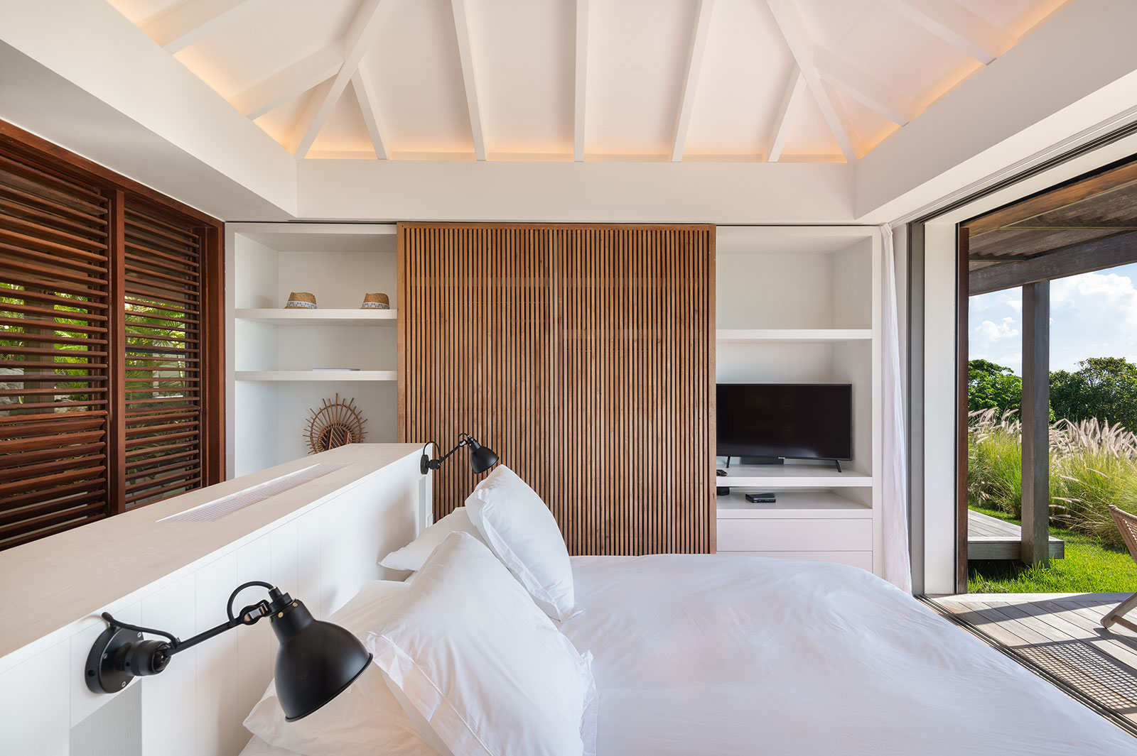 Maya_Luxe_Luxury_Villas_Experiences_St_Barths_Floating_garden_30