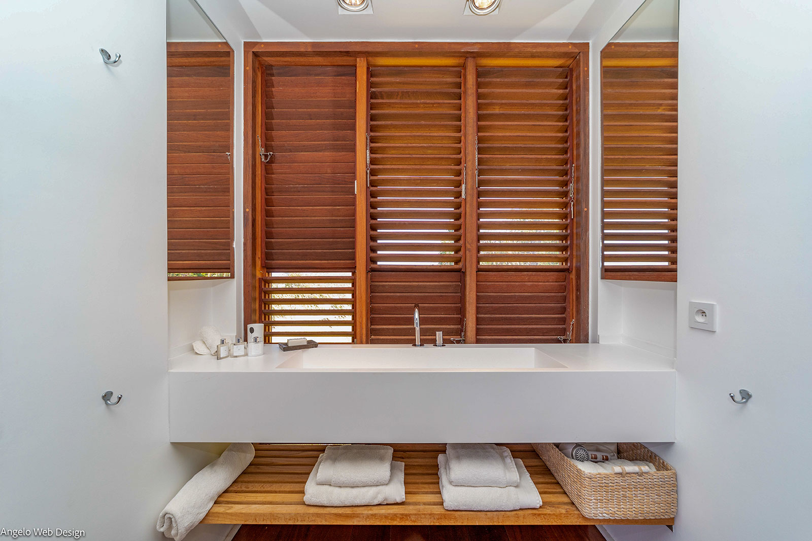 Maya_Luxe_Luxury_Villas_Experiences_St_Barths_Floating_garden_33