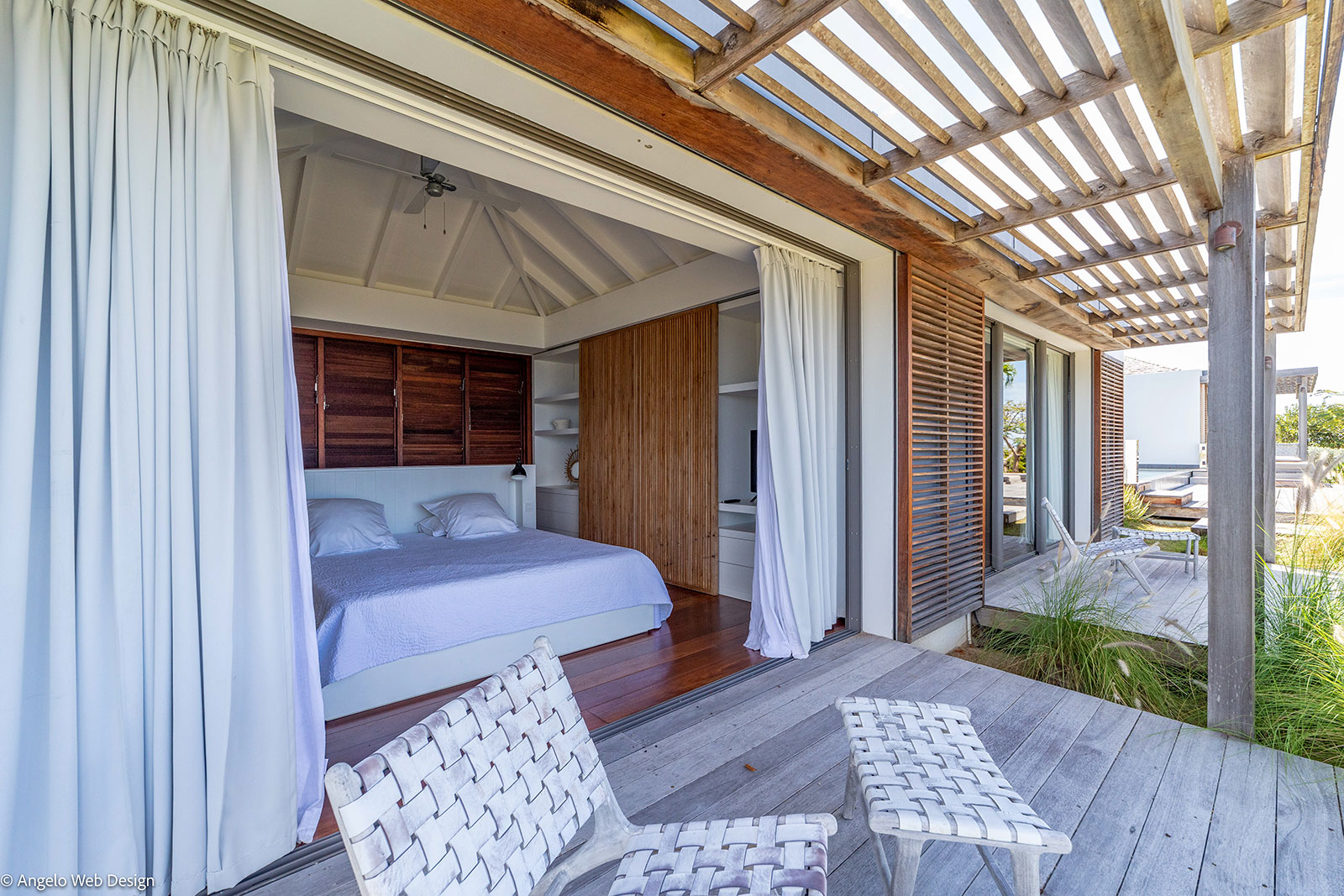 Maya_Luxe_Luxury_Villas_Experiences_St_Barths_Floating_garden_35.2