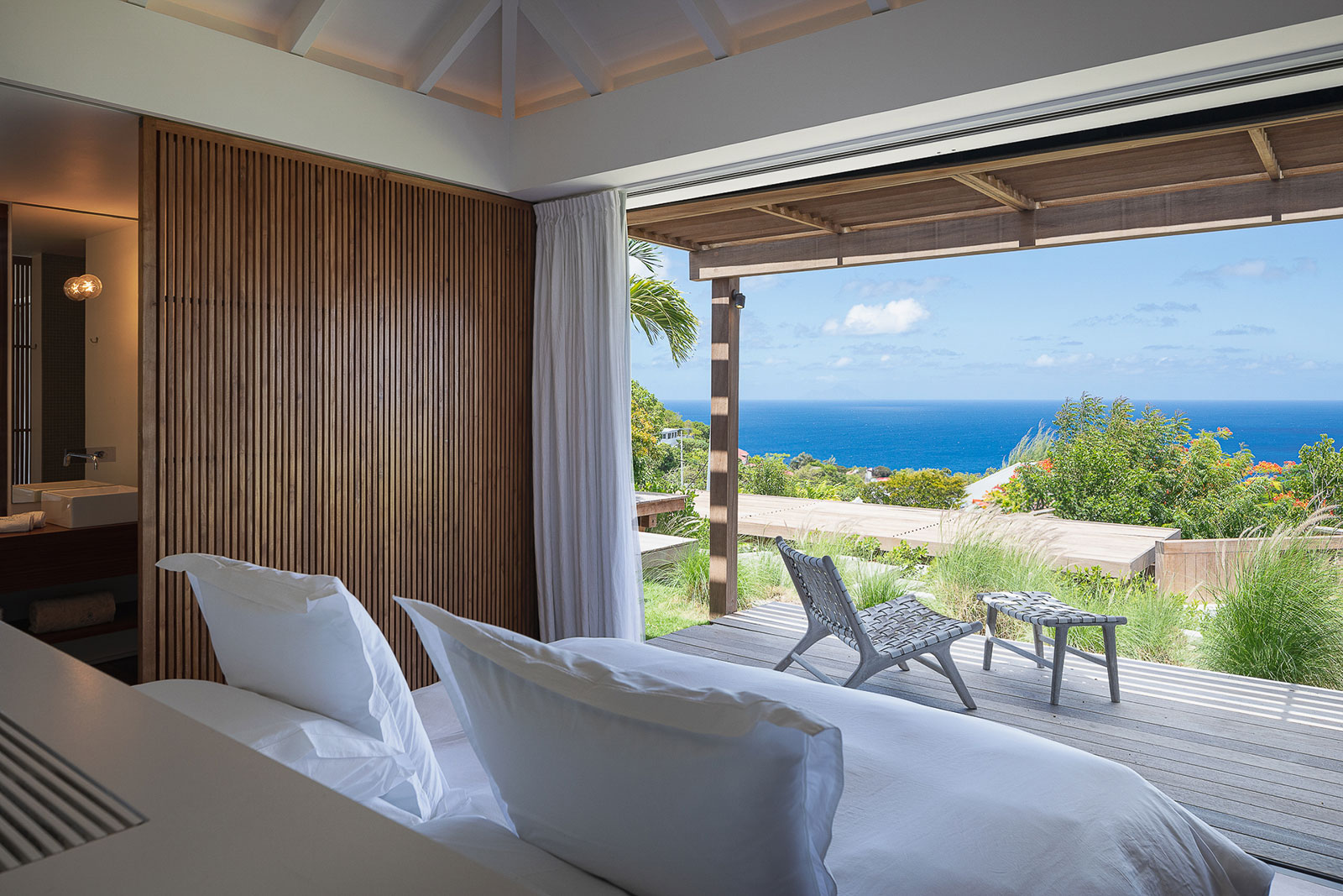 Maya_Luxe_Luxury_Villas_Experiences_St_Barths_Floating_garden_44