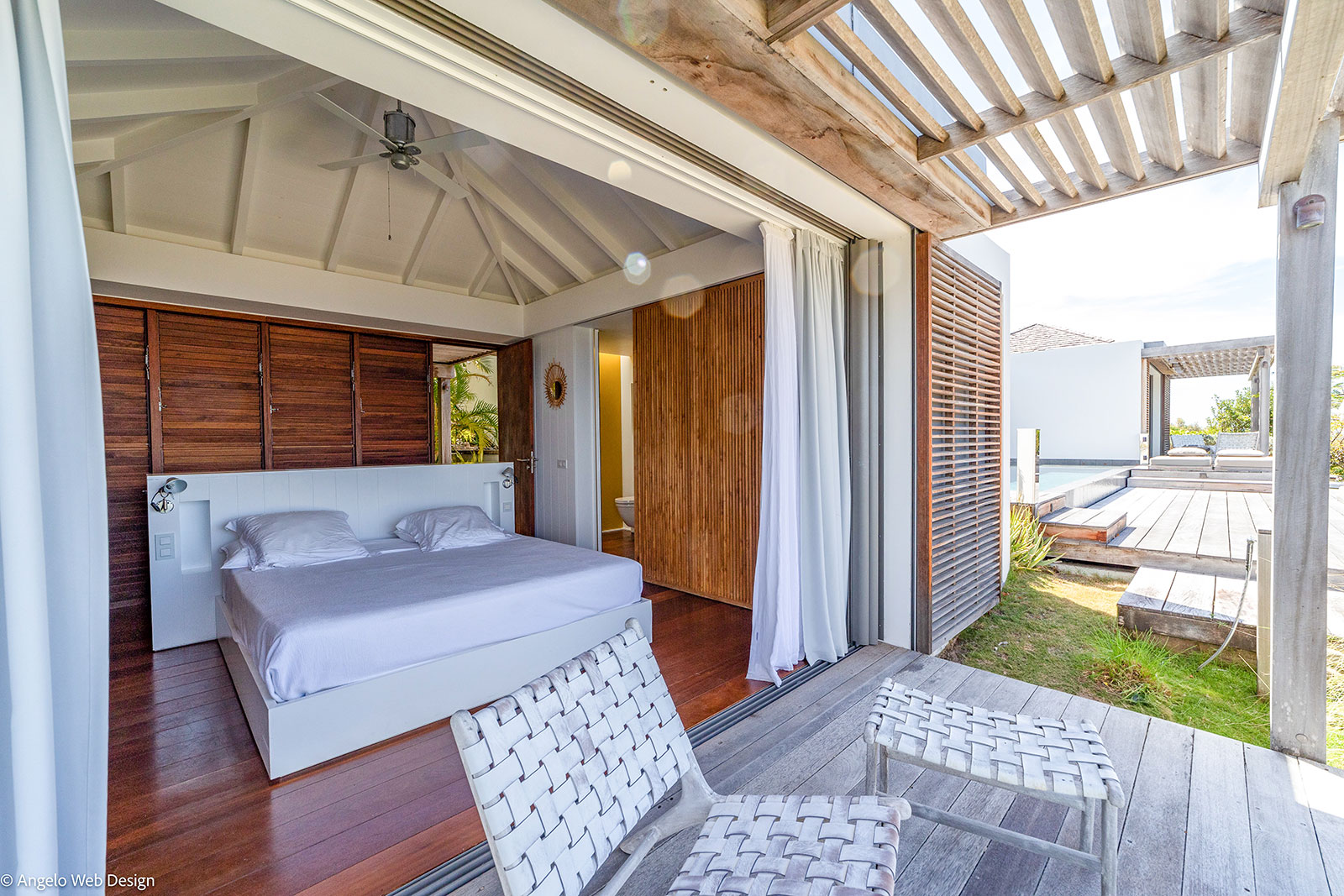 Maya_Luxe_Luxury_Villas_Experiences_St_Barths_Floating_garden_45