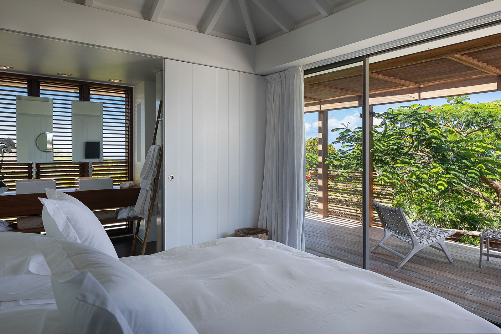 Maya_Luxe_Luxury_Villas_Experiences_St_Barths_Floating_garden_48