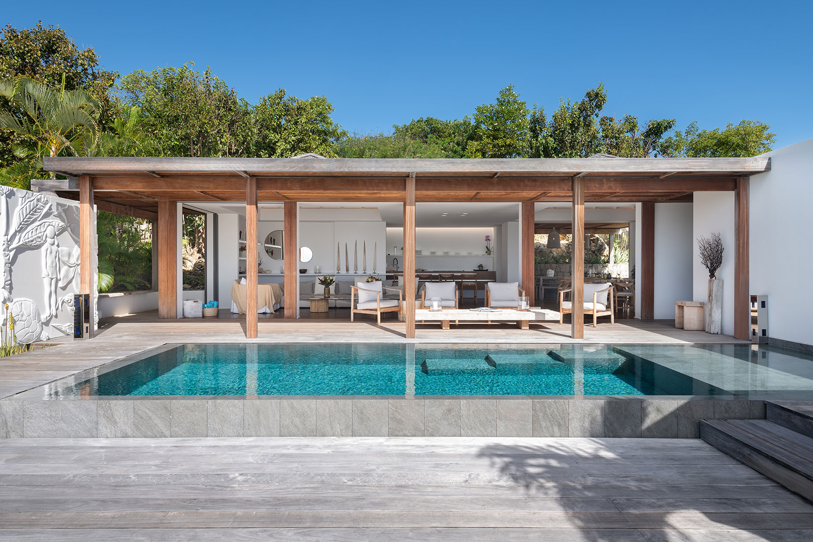 Maya_Luxe_Luxury_Villas_Experiences_St_Barths_Floating_garden_7