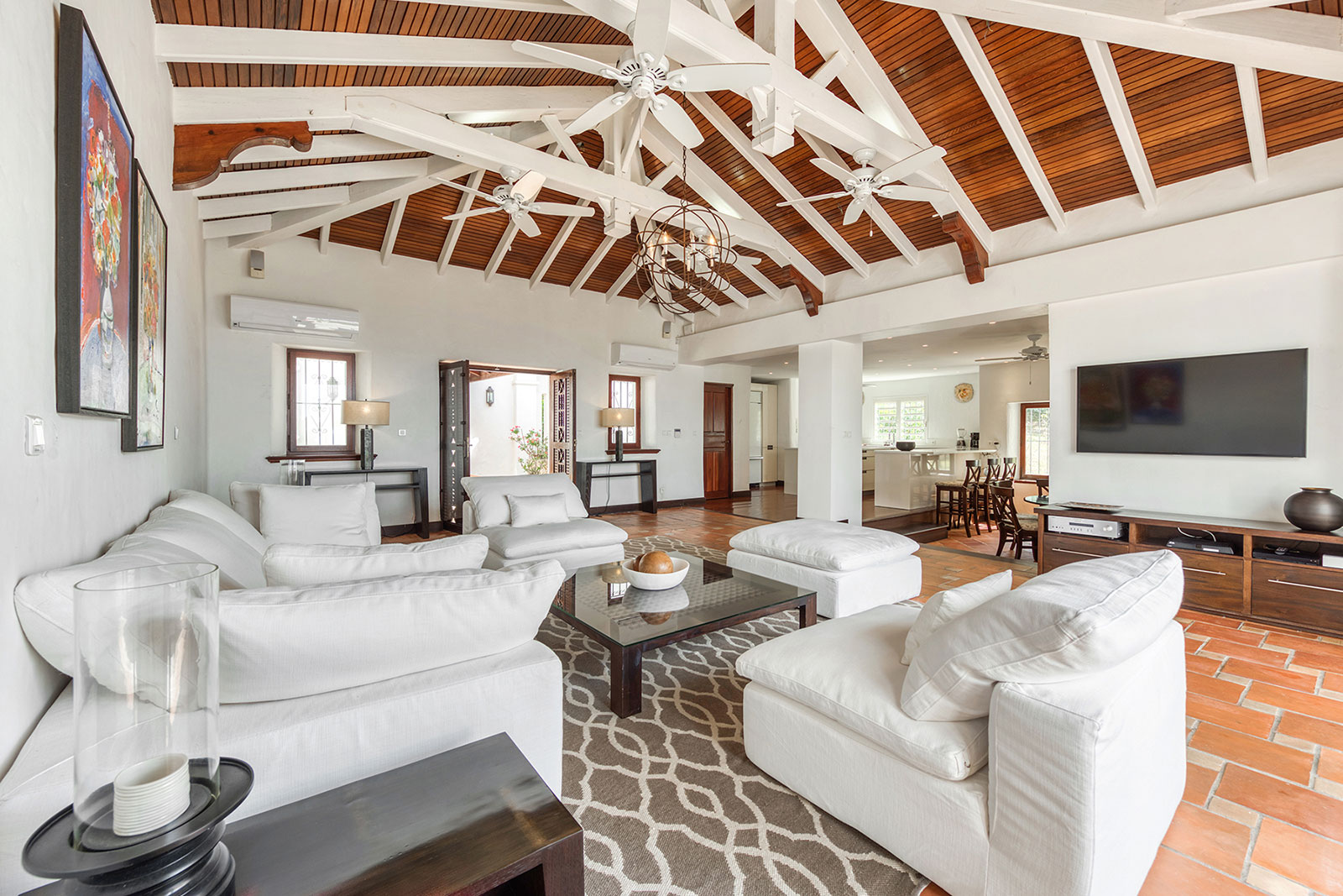 Maya_Luxe_Luxury_Villas_Experiences_St_Martin_La_Hacienda_13_LaHacienda-LivingRoom