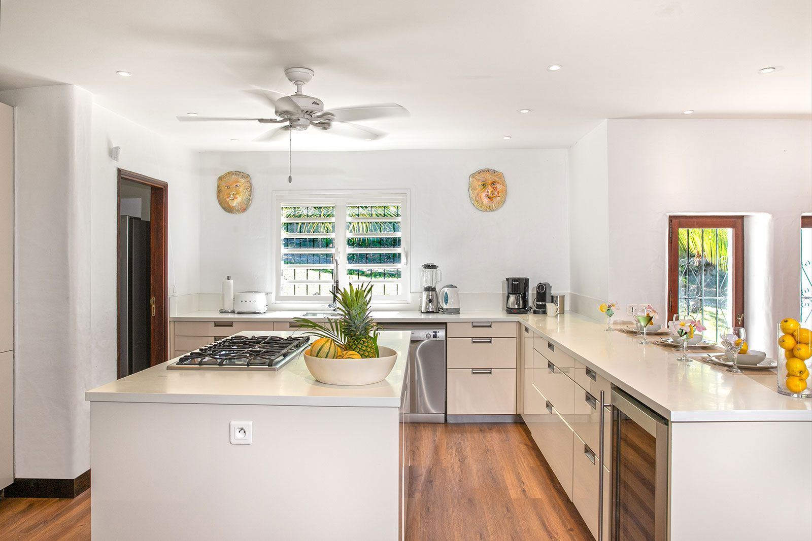 Maya_Luxe_Luxury_Villas_Experiences_St_Martin_La_Hacienda_15_LaHacienda-Kitchen