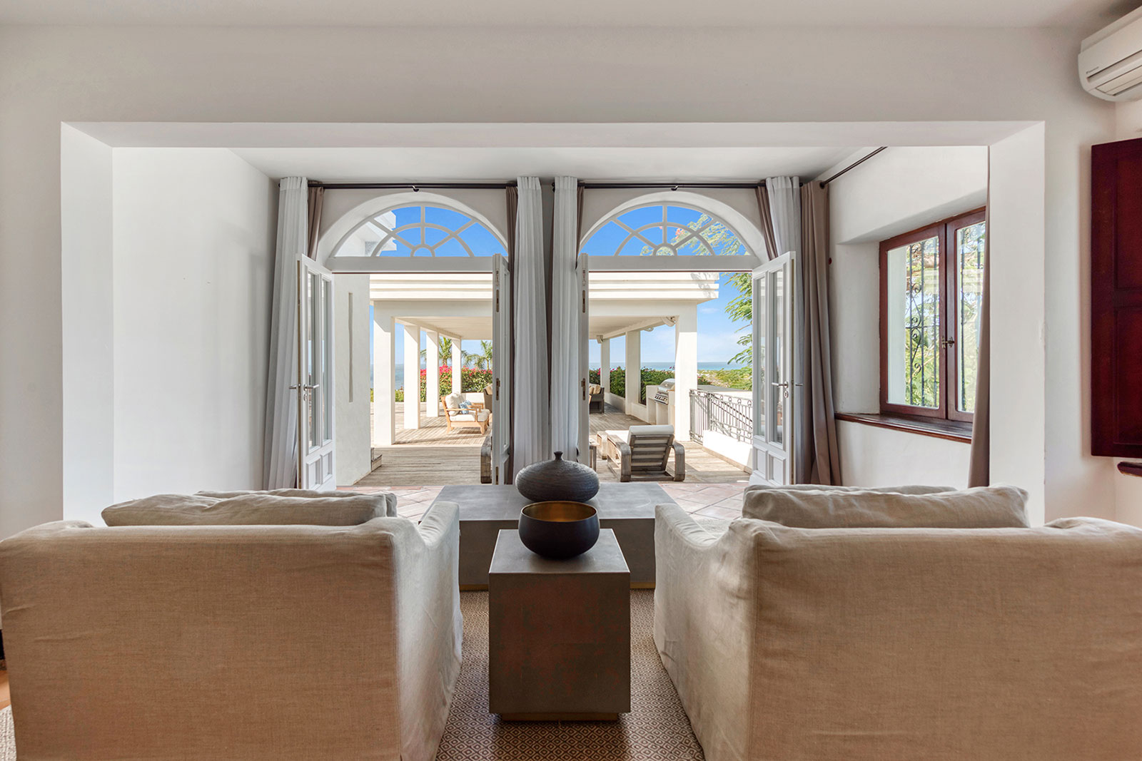 Maya_Luxe_Luxury_Villas_Experiences_St_Martin_La_Hacienda_19_LaHacienda-Bedroom1
