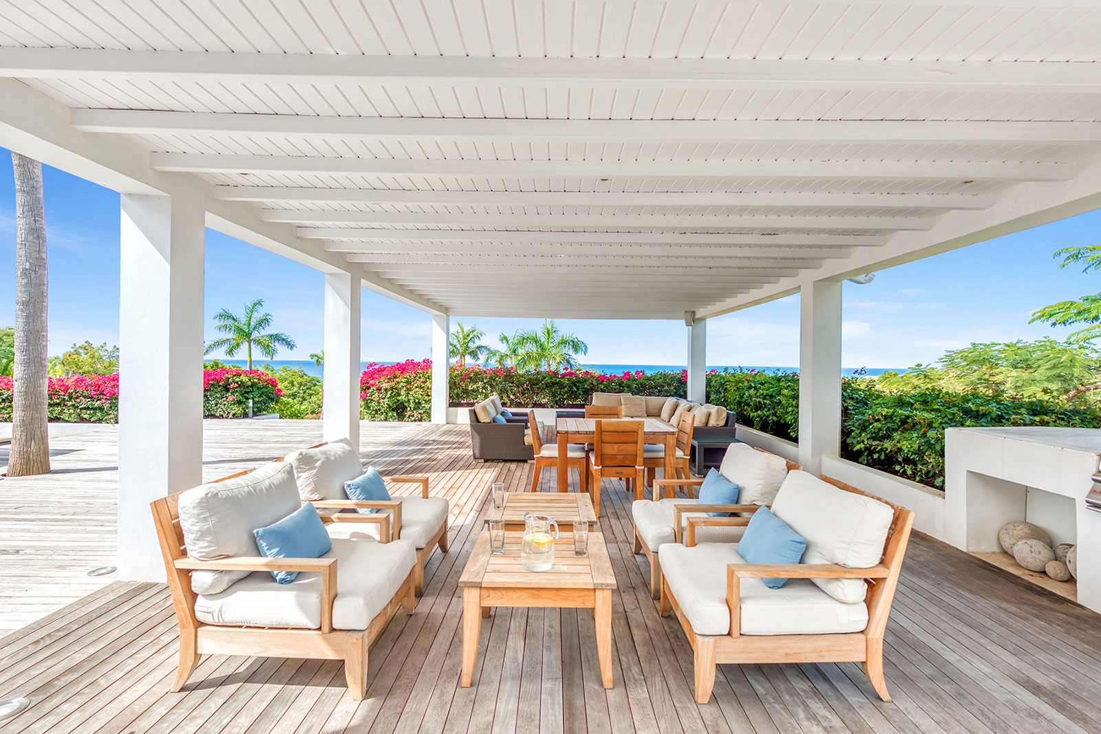 Maya_Luxe_Luxury_Villas_Experiences_St_Martin_La_Hacienda_7_LaHacienda-OutdoorSeating