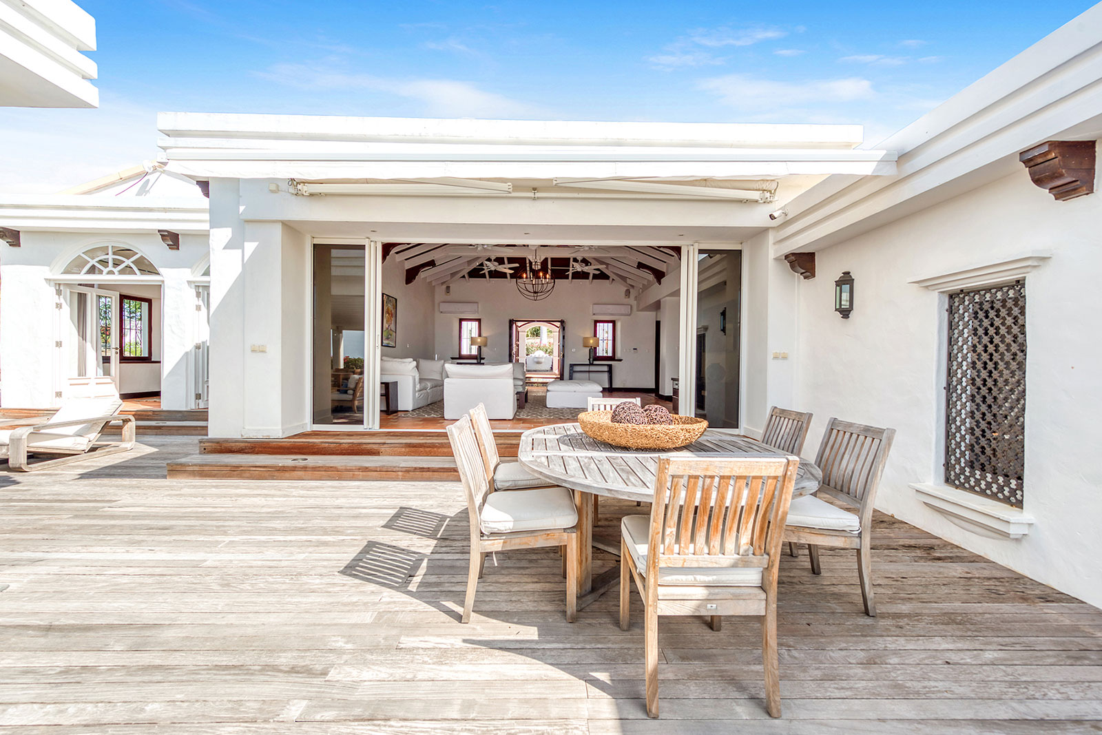 Maya_Luxe_Luxury_Villas_Experiences_St_Martin_La_Hacienda_8_LaHacienda-OutdoorSeating