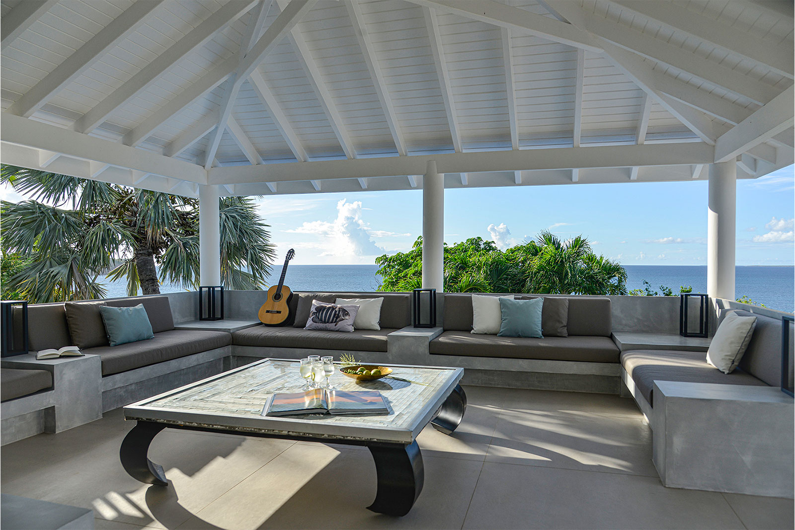 Maya_Luxe_Luxury_Villas_St_Martin_12-EspritdelaMer-OutdoorLivingRoom