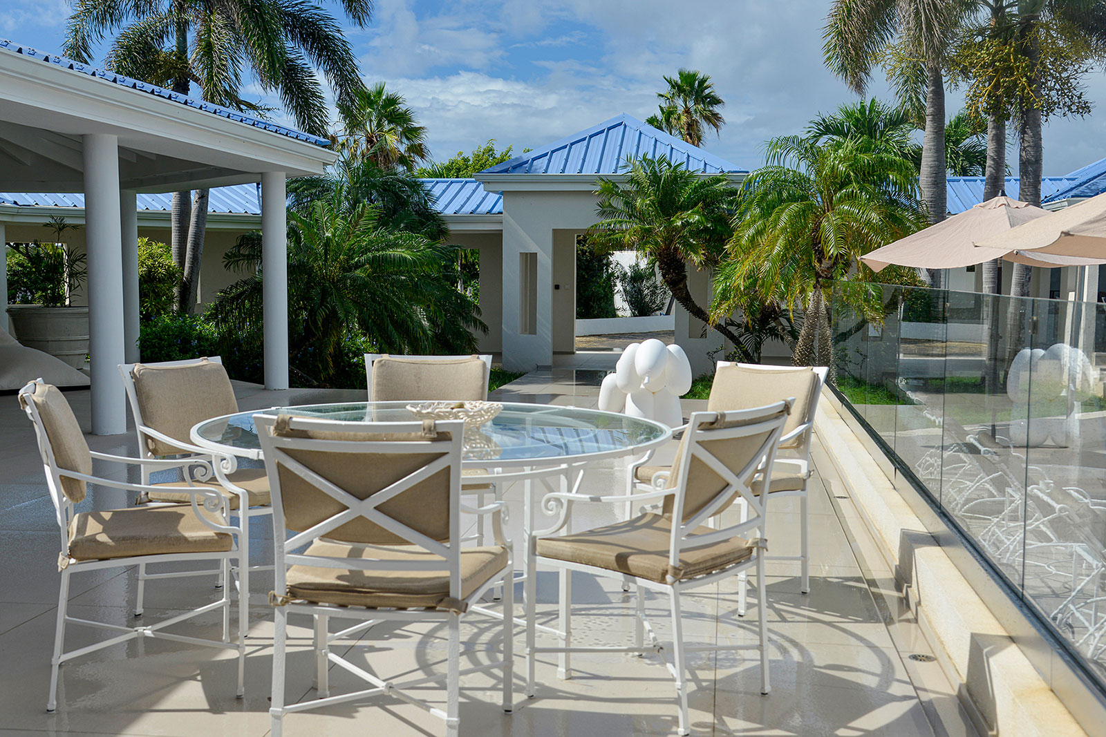 Maya_Luxe_Luxury_Villas_St_Martin_14-EspritdelaMer-OutdoorDining