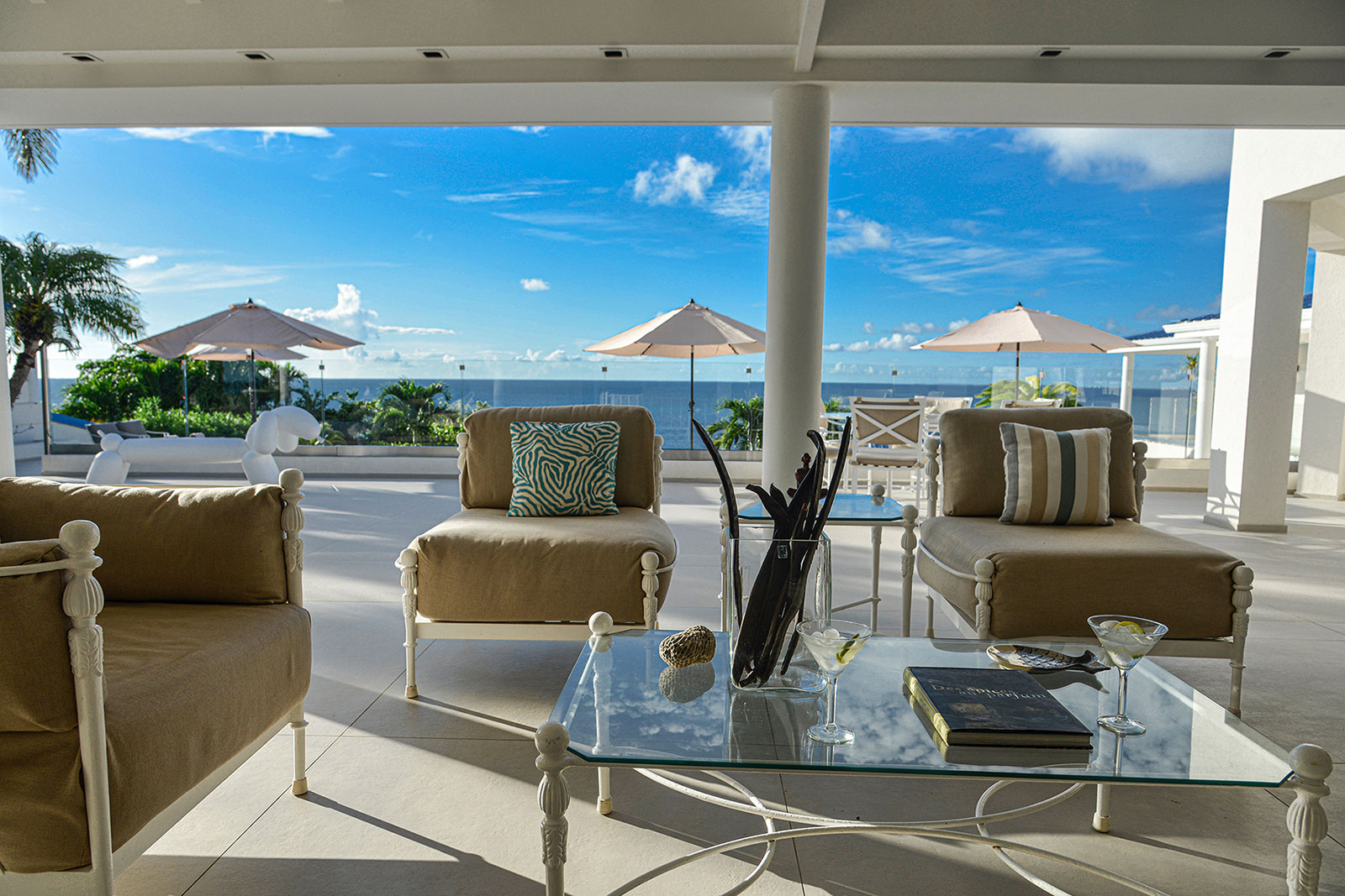 Maya_Luxe_Luxury_Villas_St_Martin_15-EspritdelaMer-OutdoorLivingRoom
