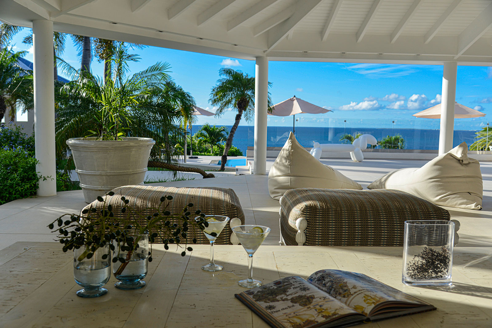 Maya_Luxe_Luxury_Villas_St_Martin_16-EspritdelaMer-OutdoorLivingRoom