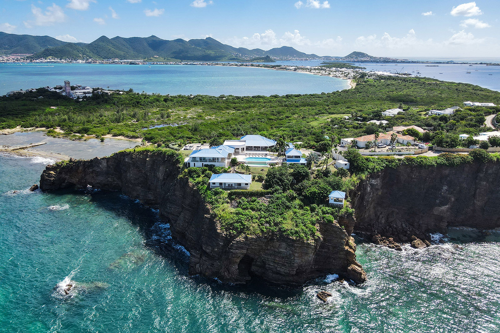 Maya_Luxe_Luxury_Villas_St_Martin_2-EspritdelaMer-Drone