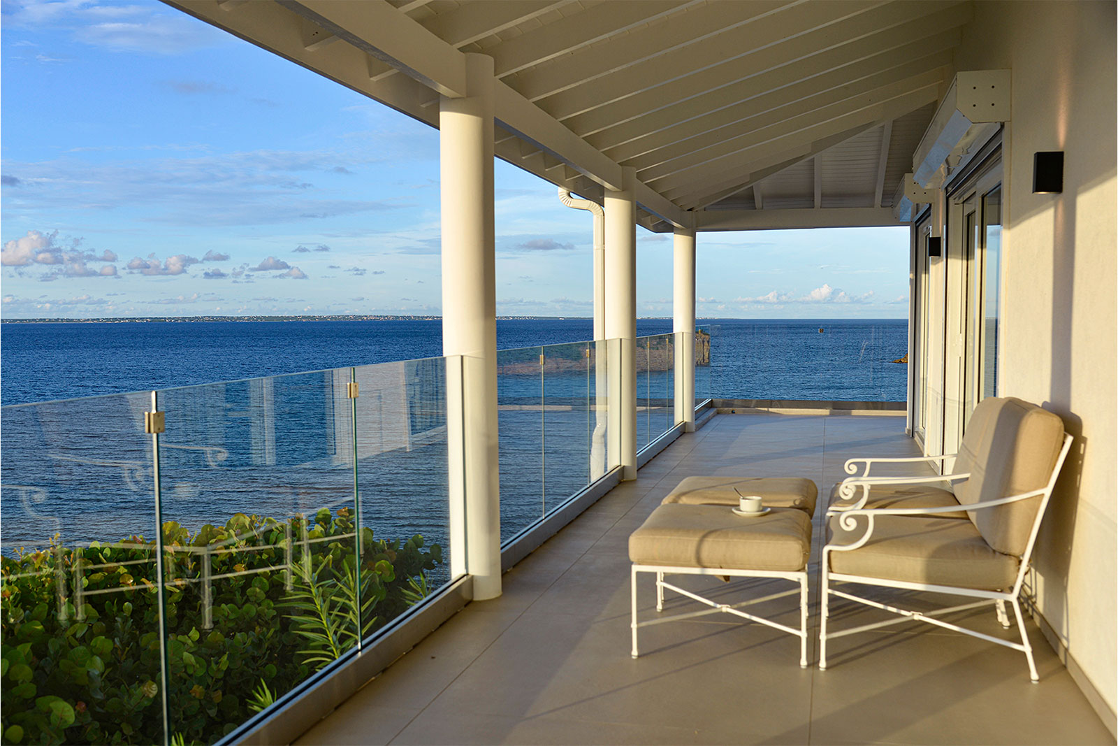 Maya_Luxe_Luxury_Villas_St_Martin_34-EspritdelaMer-Bedroom2.jpg