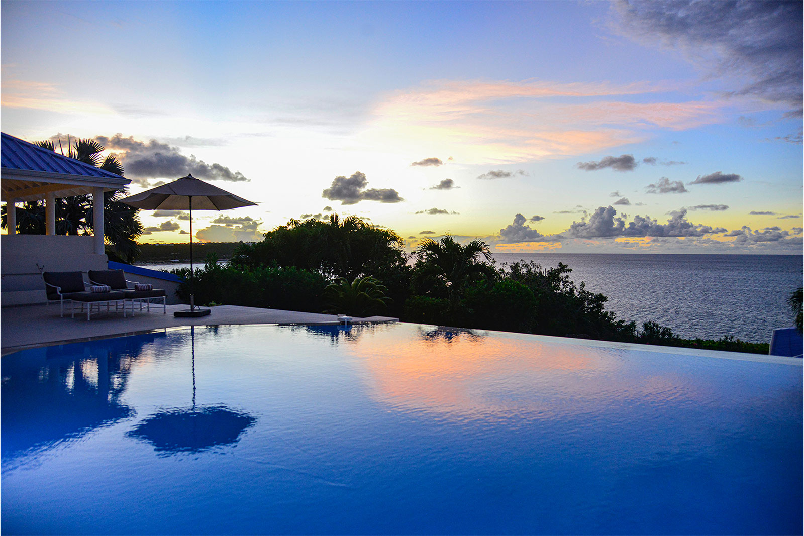 Maya_Luxe_Luxury_Villas_St_Martin_46-EspritdelaMer-EveningPool