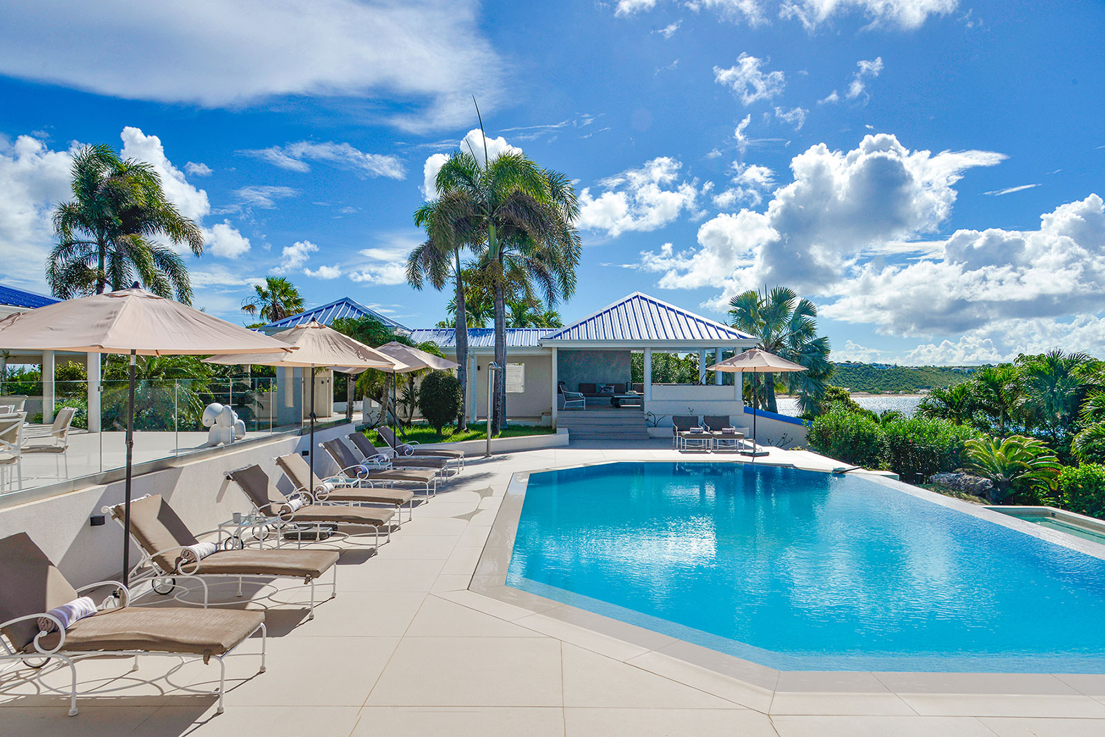 Maya_Luxe_Luxury_Villas_St_Martin_6-EspritdelaMer-Pool