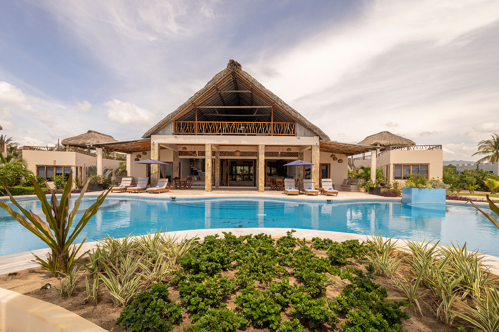 Oaxaca_Luxe_Luxury_Villas_Experiences_Puerto_Escondido_Isla_Neptuno_2