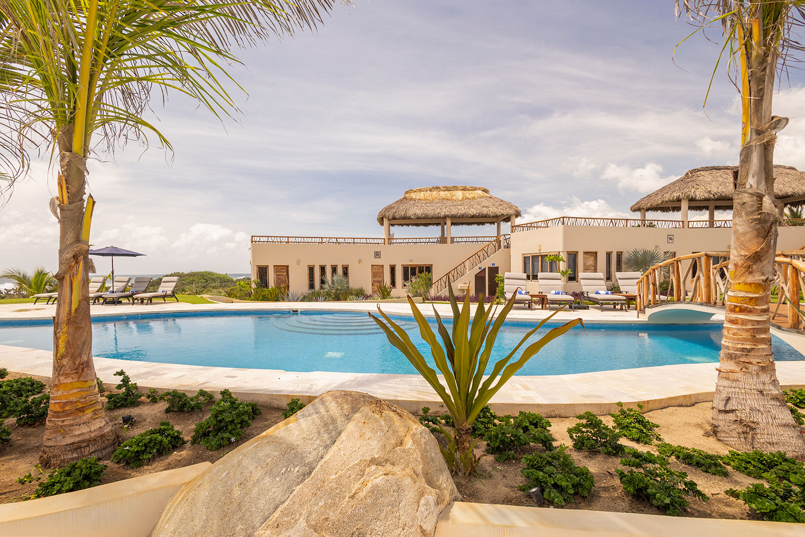 Oaxaca_Luxe_Luxury_Villas_Experiences_Puerto_Escondido_Isla_Neptuno_9
