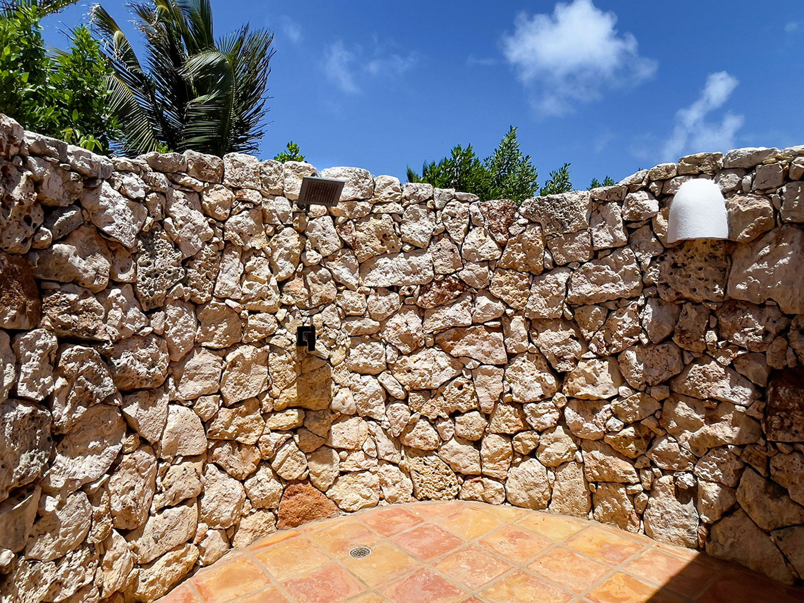 Maya_Luxe_Luxury_Villas_Experiences_Aguilla_Indigo_Copy-of-Outdoor-Shower-web