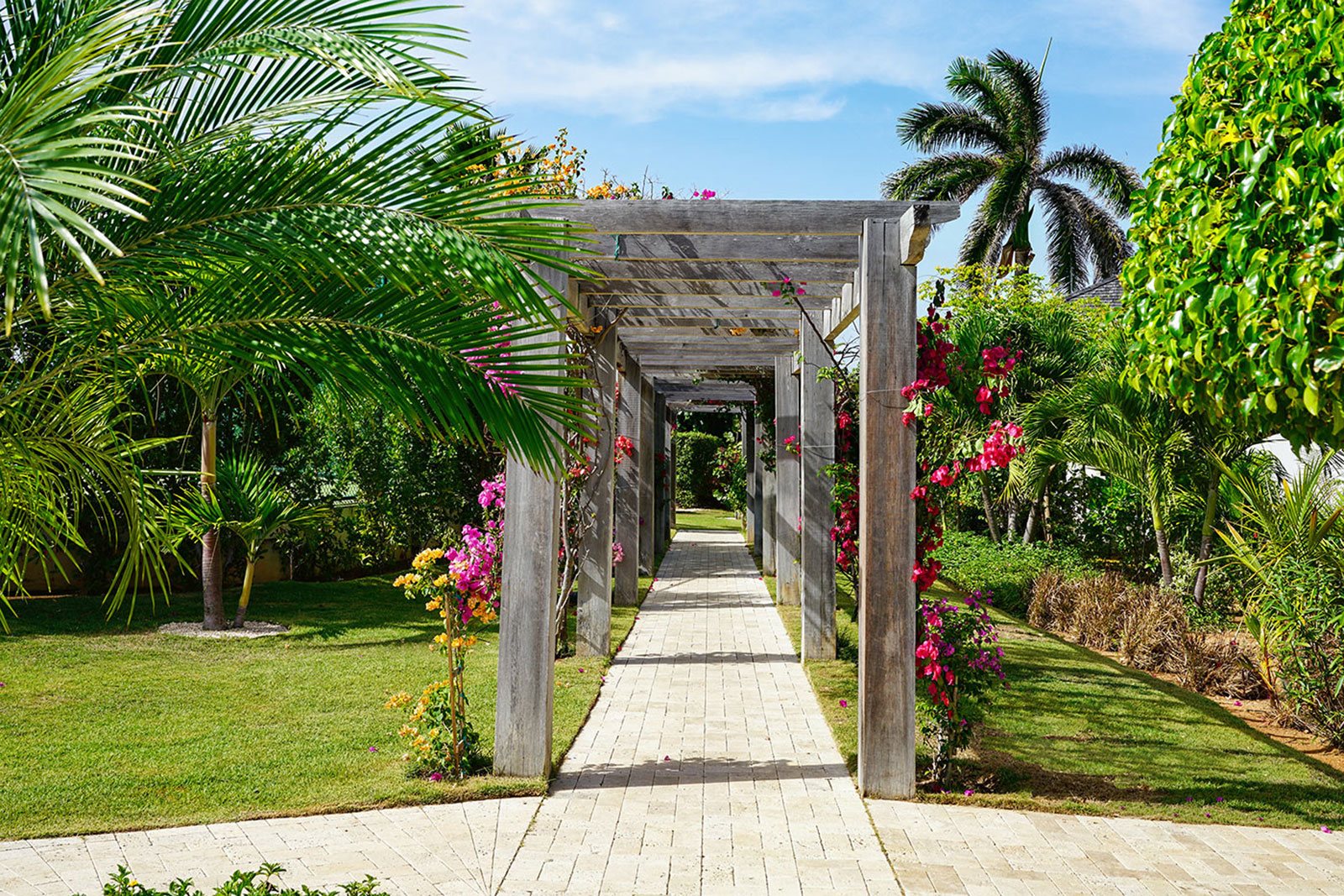 Maya_Luxe_Luxury_Villas_Experiences_Aguilla_Indigo_Copy-of-Villa-Indigo-grounds3c-web