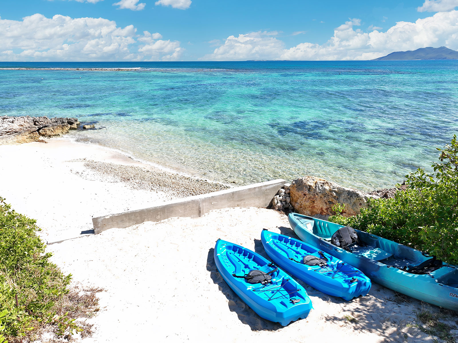 Maya_Luxe_Luxury_Villas_Experiences_Aguilla_Indigo_Kayak-beach-Indigo-300dpi