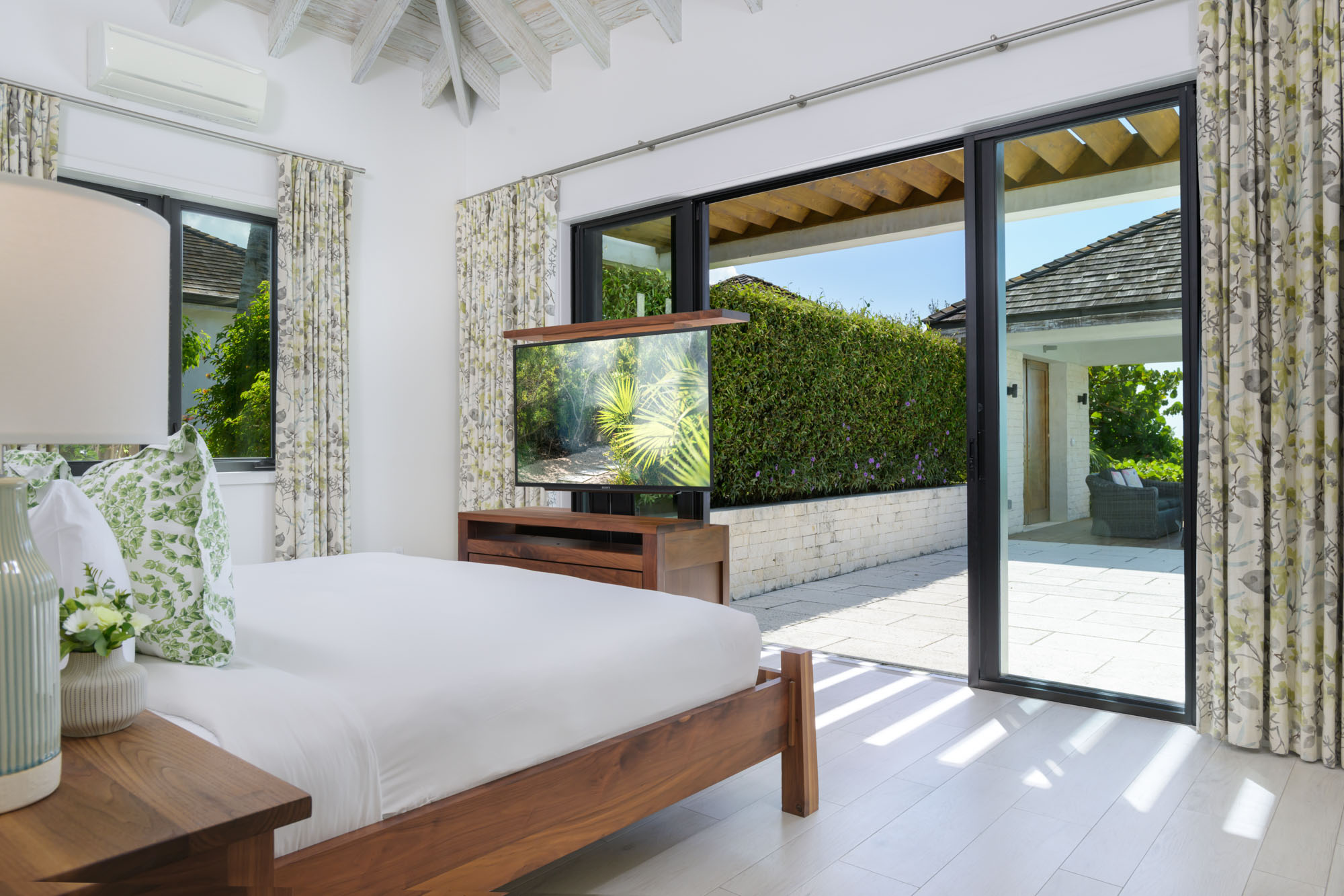 Maya Luxe Luxury Villa Rentals Experiences Turks Caicos Brise de Mer 15