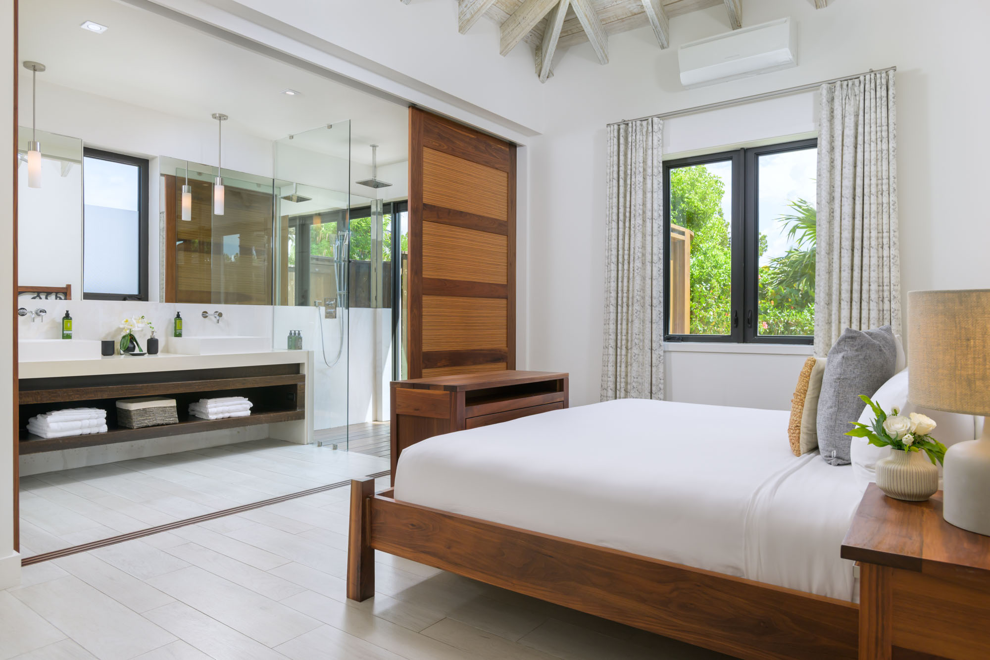 Maya Luxe Luxury Villa Rentals Experiences Turks Caicos Brise de Mer 16