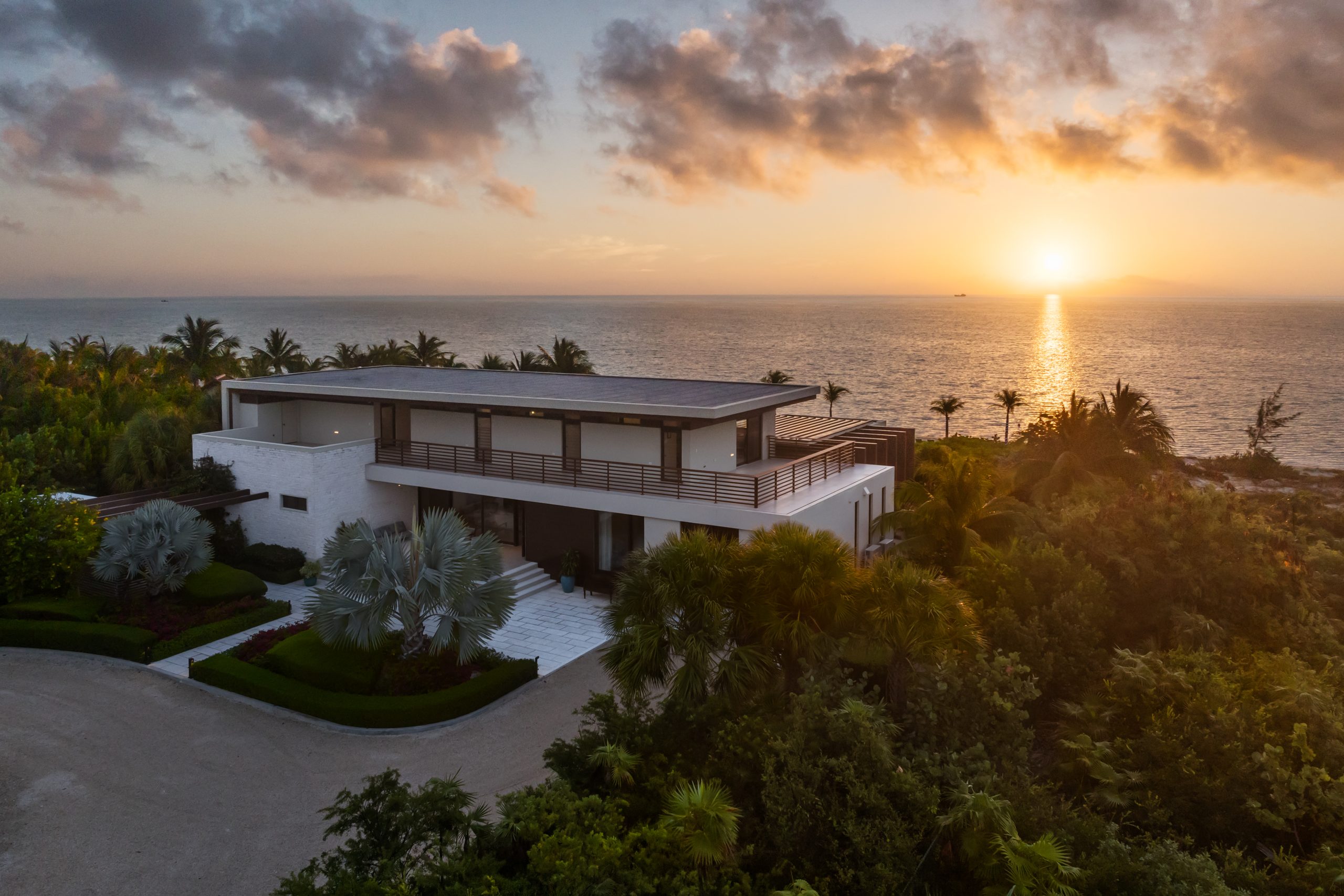 Maya Luxe Luxury Villa Rentals Experiences Turks Caicos Clevelander 51