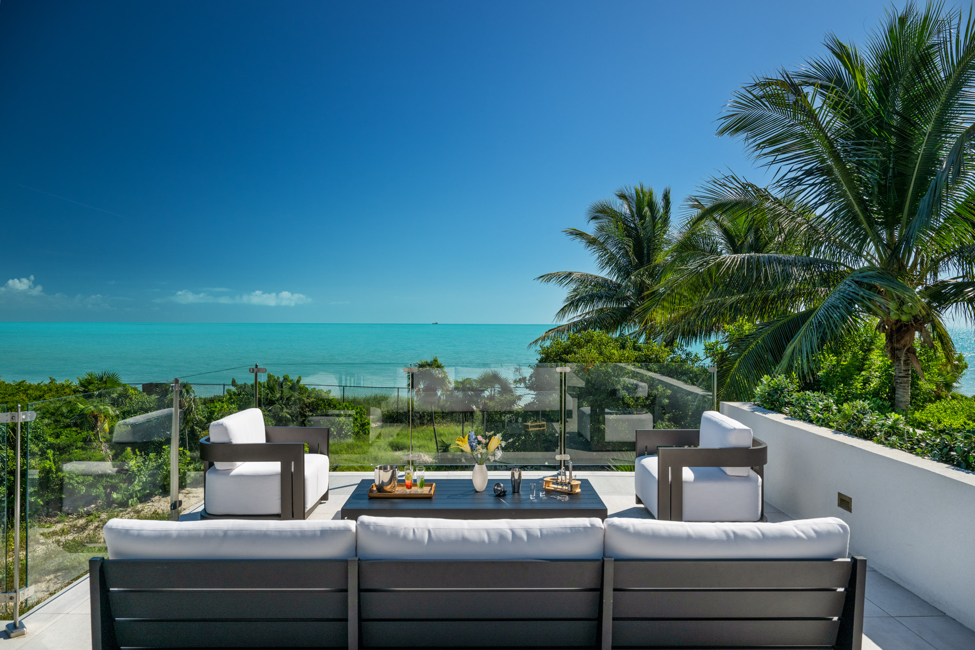 Maya Luxe Luxury Villa Rentals Experiences Turks Caicos Goldfinger Villa Goldfinger 07